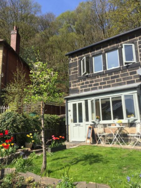 Calderside Cottage (2 BDR Central Hebden Bridge)